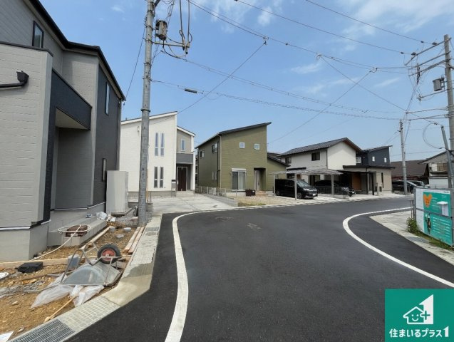 ★29(土)30(日)現地見学可能！★湖南市三雲　全2邸の前面道路含む現地写真|周辺は閑静な住宅街！前面道路広々で車の出し入れも便利です。駐車が苦手な方でも安心して車庫入れできます！
