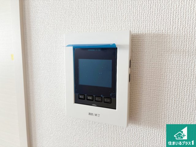 29日(土)30日(日)現地ご見学可能！　枚方市黄金野　第1期　新築一戸建ての防犯設備|カラーモニターインターホン！声だけでなく来訪者の姿や顔がモニターで確認できるので、小さなお子様がいらっしゃるご家庭でも安心できます！