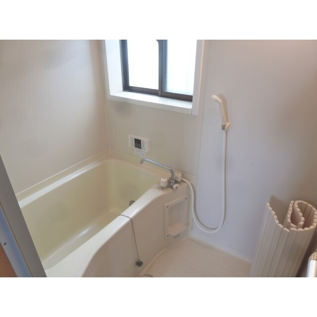 久留米市藤光町のアパートの浴室|お風呂で日々の疲れを落としましょう