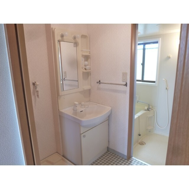 久留米市藤光町のアパートの洗面所|広い洗面スペース