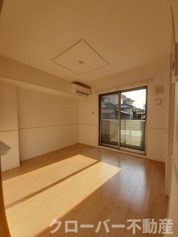 サン・グランデ鶴市の居間・リビング