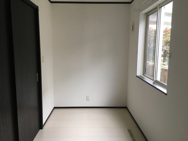 【洋室】 | グランツ | 明るい洋室です