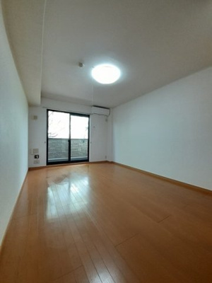 【居間・リビング】 | パークストリート１ | こちらのリビングで趣味の時間をお楽しみください