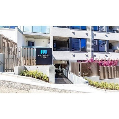 ウェルスクエア初台のエントランス