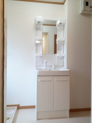 【洗面所】 | シルクガーデン | スペースが確保できる洗面所です