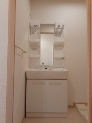 【洗面所】 | ノーブル・フォーシーズンＡ | ゆったりとスペースのある洗面所