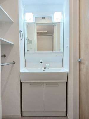【洗面所】 | デスパシオＫ | 明るい洗面所です