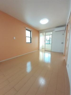 【居間・リビング】 | ルミアス前潟Ⅱ | ゆったり過ごせる居間です