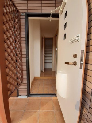 【玄関】 | ルミアス前潟Ⅱ | 明るい玄関です