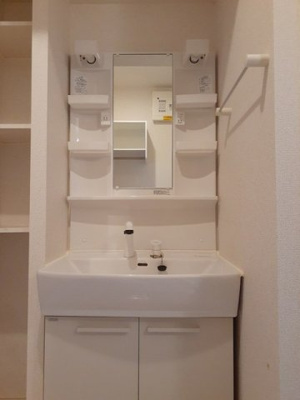 【洗面所】 | エターナル | ゆったりとスペースのある洗面所