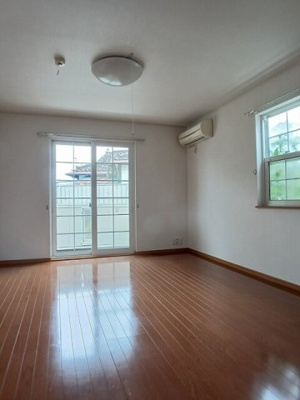 【居間・リビング】 | グローリーハウスＡ | 使いやすい居間です