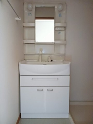 【洗面所】 | グローリーハウスＡ | コンパクトで使いやすい洗面所