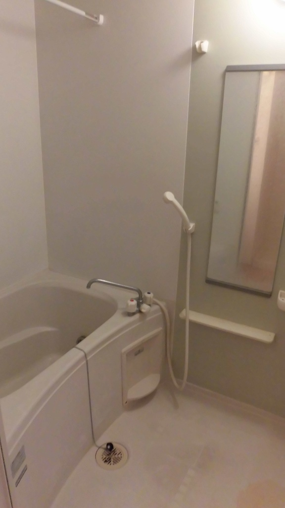 稲城市矢野口のアパートの浴室