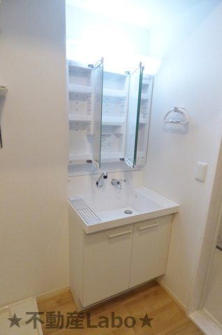 サンシャイン見白B棟の洗面所