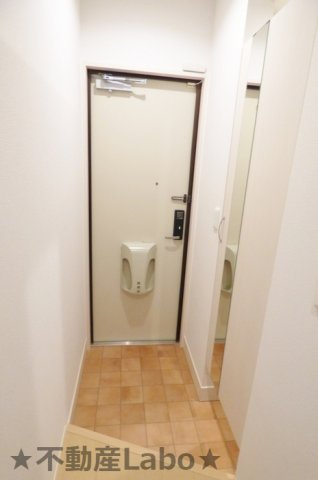 サンシャイン見白B棟の玄関