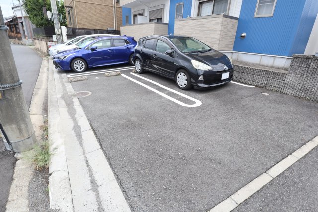 アバンツァートの駐車場