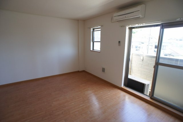 アバンツァートの洋室