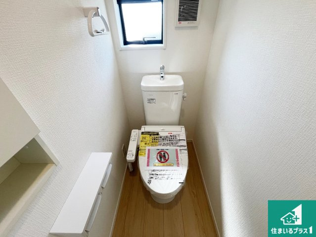 姫路市勝原区山戸　第4期　新築一戸建てのトイレ|1・2階の2ヶ所にあるので、朝の忙しい時間の順番待ちもなく、深夜の利用にも大変便利です。