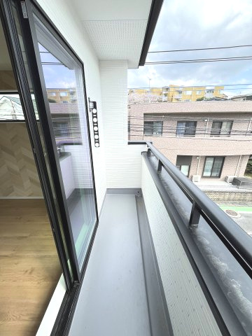 【バルコニー】 | 福岡市南区屋形原1丁目2期　2号棟（全2棟）【仲介手数料無料・0円】 | 施工例。施工例は完成時と異なる場合があります。