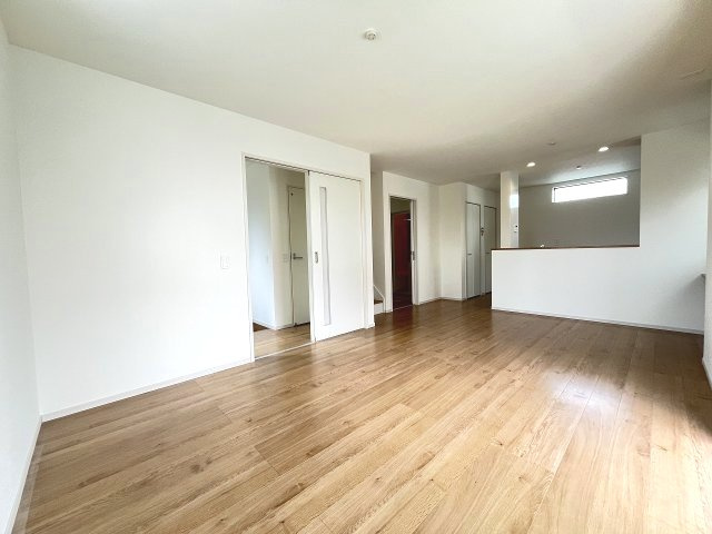 【居間・リビング】 | 福岡市南区屋形原1丁目2期　2号棟（全2棟）【仲介手数料無料・0円】 | 施工例。施工例は完成時と異なる場合があります。