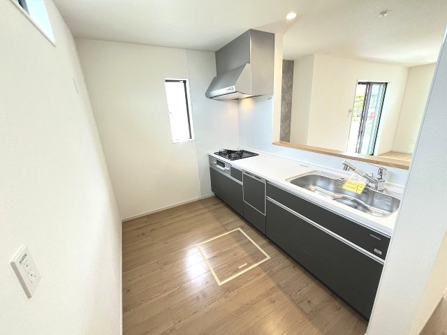 【キッチン】 | 福岡市南区屋形原1丁目2期　2号棟（全2棟）【仲介手数料無料・0円】 | 施工例。施工例は完成時と異なる場合があります。
