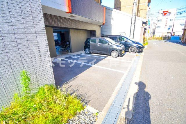 グランパシフィック聖天坂の駐車場