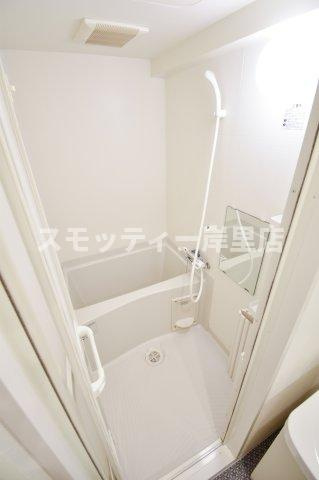 グランパシフィック聖天坂の浴室