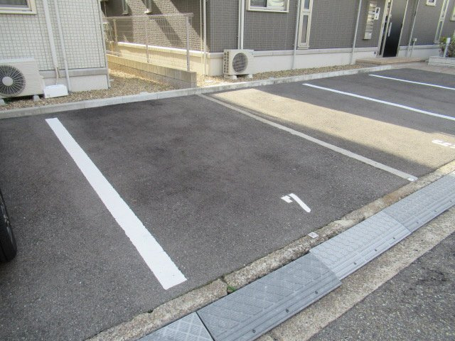セジュール垂水eastの駐車場