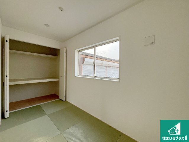 姫路市庄田　第1期　新築一戸建ての和室|一室あると便利な和室は客間としてだけでなく、小さなお子様のプレイルームや食後のくつろぎスペースとしてもご利用いただけます。収納もついていますので大活躍間違いなし！
