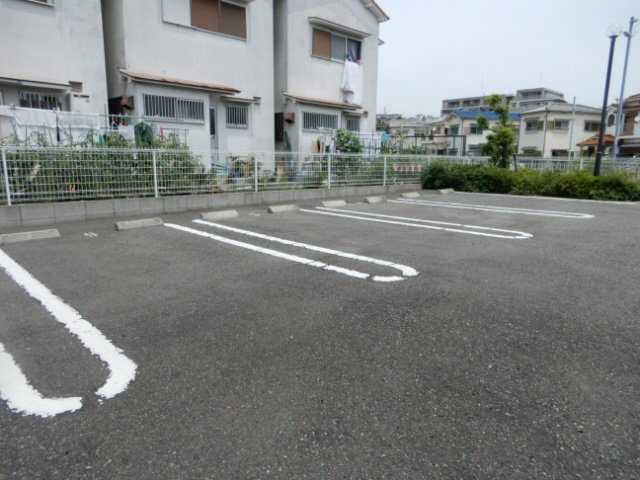 西舞子壱番館の駐車場