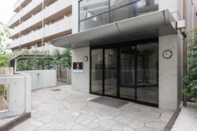 ルミエール祐天寺のエントランス