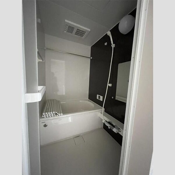 ジュネス寺家町の浴室