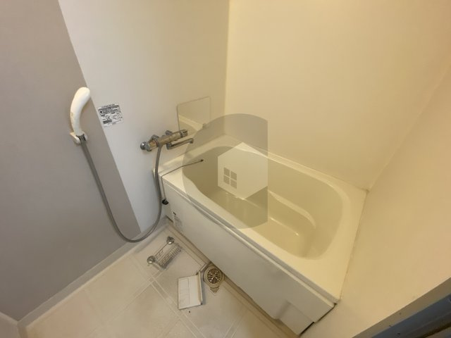 グランドール杉の木の浴室