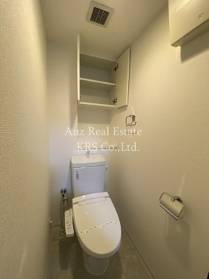 【トイレ】 | アーデンタワー本町イースト | 収納棚付きトイレ！扉付きでストック類も収納して頂けます♪
