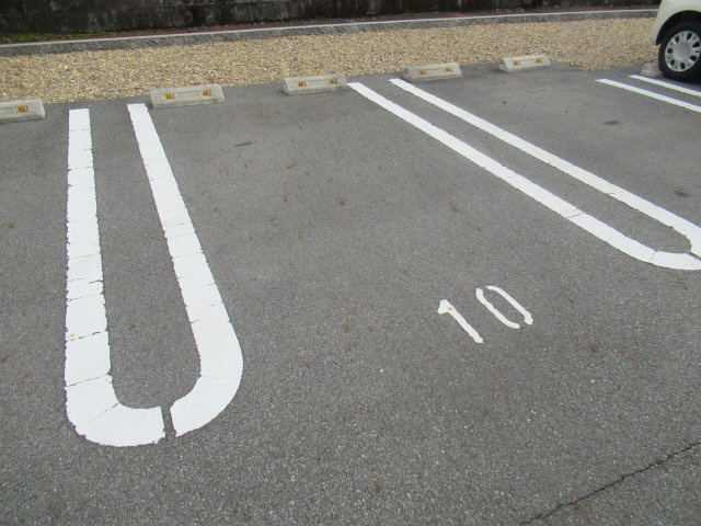 フォンターナ府内の駐車場