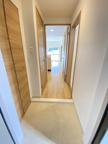 大阪市浪速区桜川４丁目の賃貸マンションの玄関