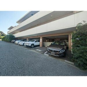 福岡市中央区小笹２丁目の賃貸マンションの駐車場