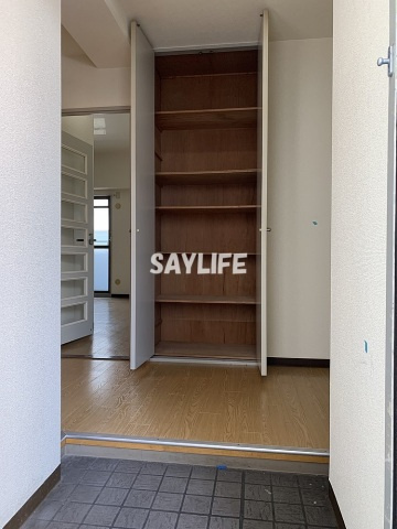 ティピカルタルミの玄関