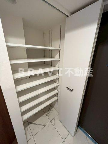 S-RESIDENCE松屋町asence　BRAVI不動産の玄関|【S-RESIDENCE松屋町asence】シューズボックスです