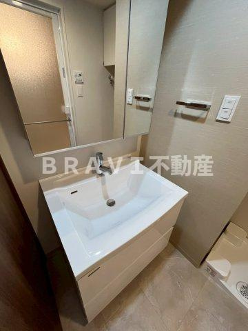 S-RESIDENCE松屋町asence　BRAVI不動産の洗面所|【S-RESIDENCE松屋町asence】独立洗面化粧台が付いています