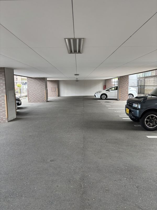 福岡市博多区東平尾２丁目の賃貸マンションの駐車場