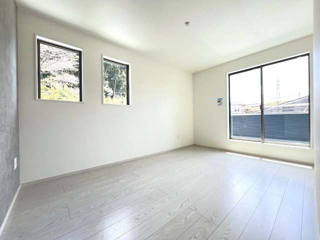 【寝室】 | 春日市天神山1丁目1期　2号棟（全2棟）【仲介手数料無料・0円】 | 現地写真。2階主寝室です。