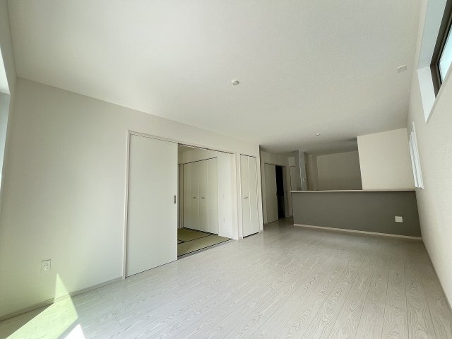 【居間・リビング】 | 春日市天神山1丁目1期　2号棟（全2棟）【仲介手数料無料・0円】 | ※画像準備中の為、施工例です。施工例は完成時と異なる場合があります。