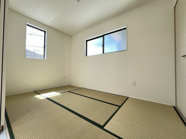 【和室】 | 春日市天神山1丁目1期　2号棟（全2棟）【仲介手数料無料・0円】 | 現地写真。1階和室です。