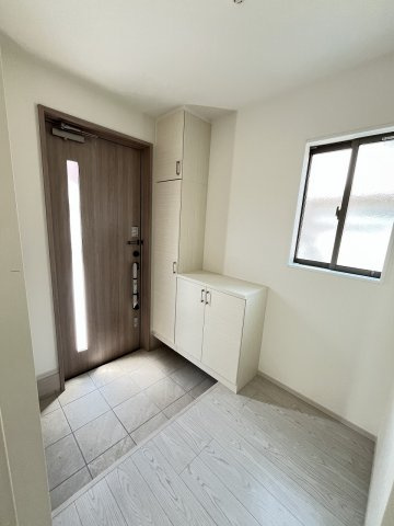 【玄関】 | 春日市天神山1丁目1期　2号棟（全2棟）【仲介手数料無料・0円】 | ※画像準備中の為、施工例です。施工例は完成時と異なる場合があります。