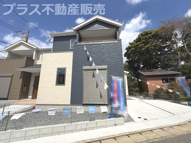 【玄関】 | 春日市天神山1丁目1期　2号棟（全2棟）【仲介手数料無料・0円】 | 現地写真。