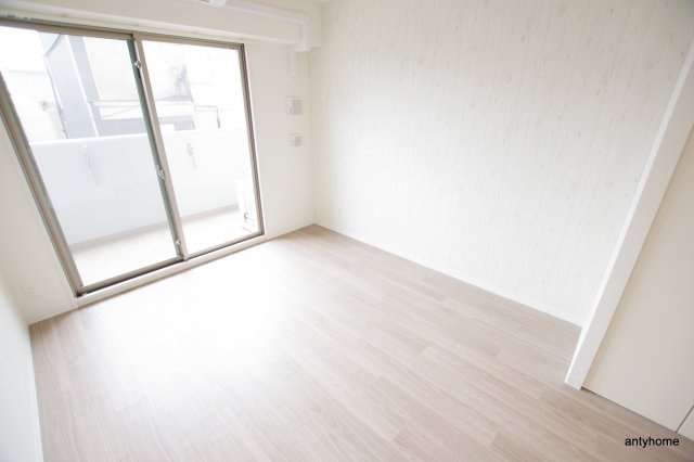 プレサンス淡路駅前　仲介手数料無料の居間・リビング