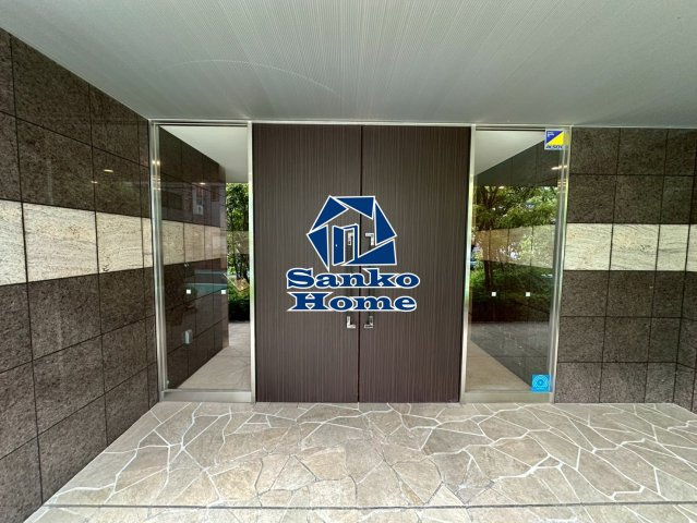 パークアクシス上野三丁目のエントランス