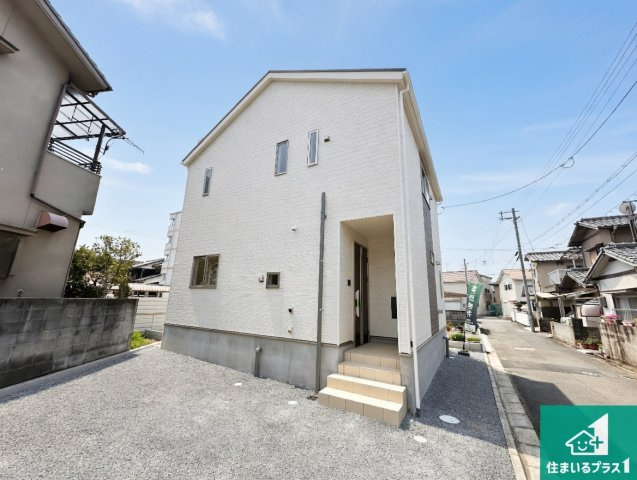 姫路市御立西　第4期　新築一戸建ての前面道路含む現地写真|周辺は閑静な住宅街！前面道路広々で車の出し入れも便利です。駐車が苦手な方でも安心して車庫入れできます！