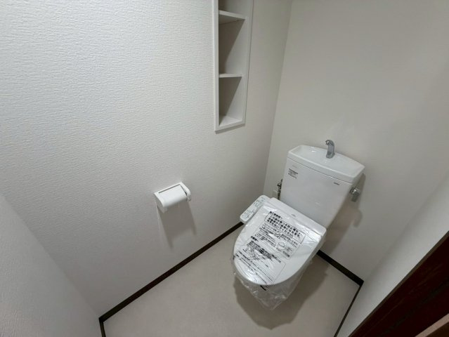 瀬戸水野パーク・ホームズのトイレ|白色のクロスで清潔感のある空間です。